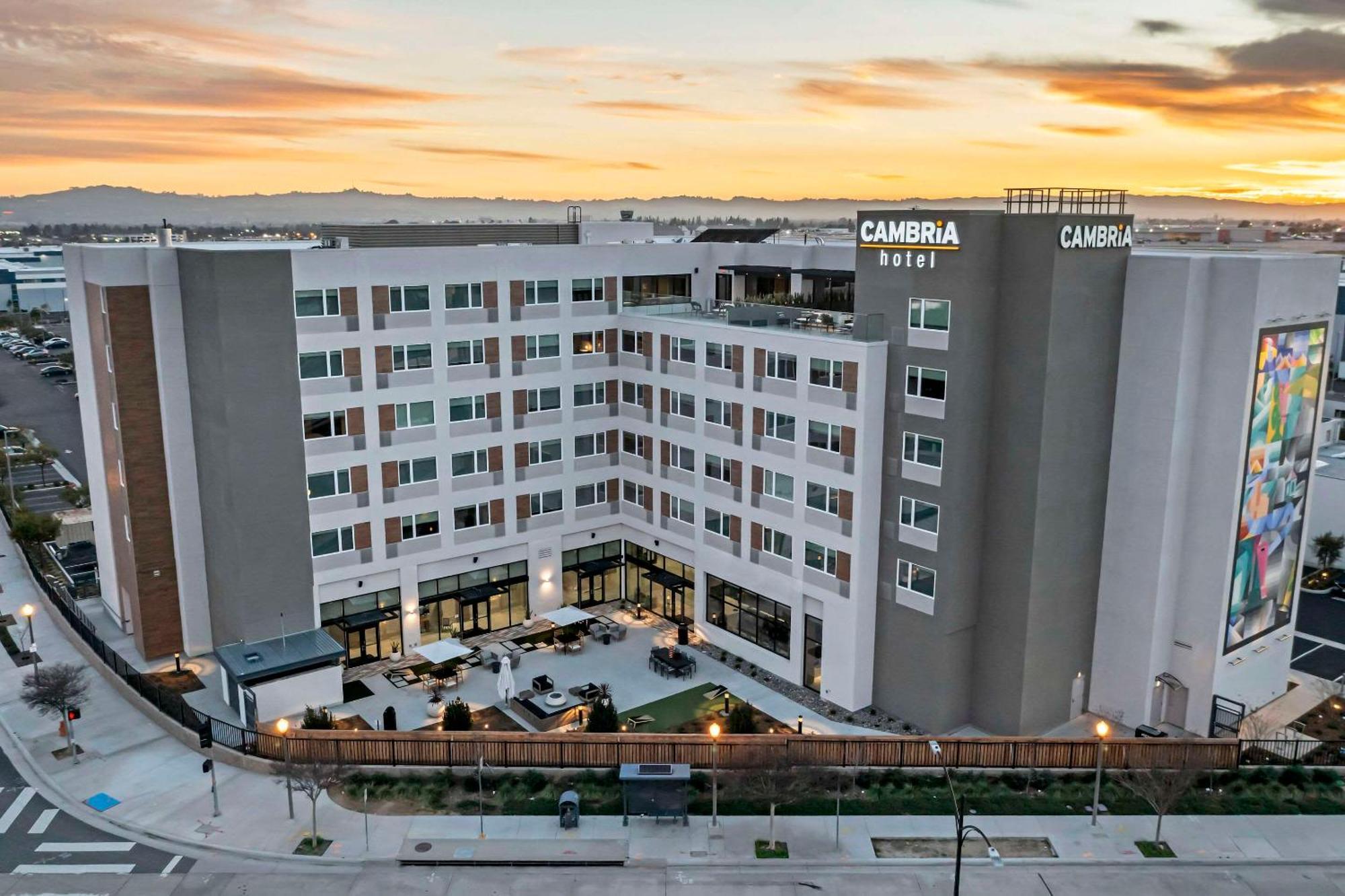 Cambria Hotel Burbank Airport Dış mekan fotoğraf