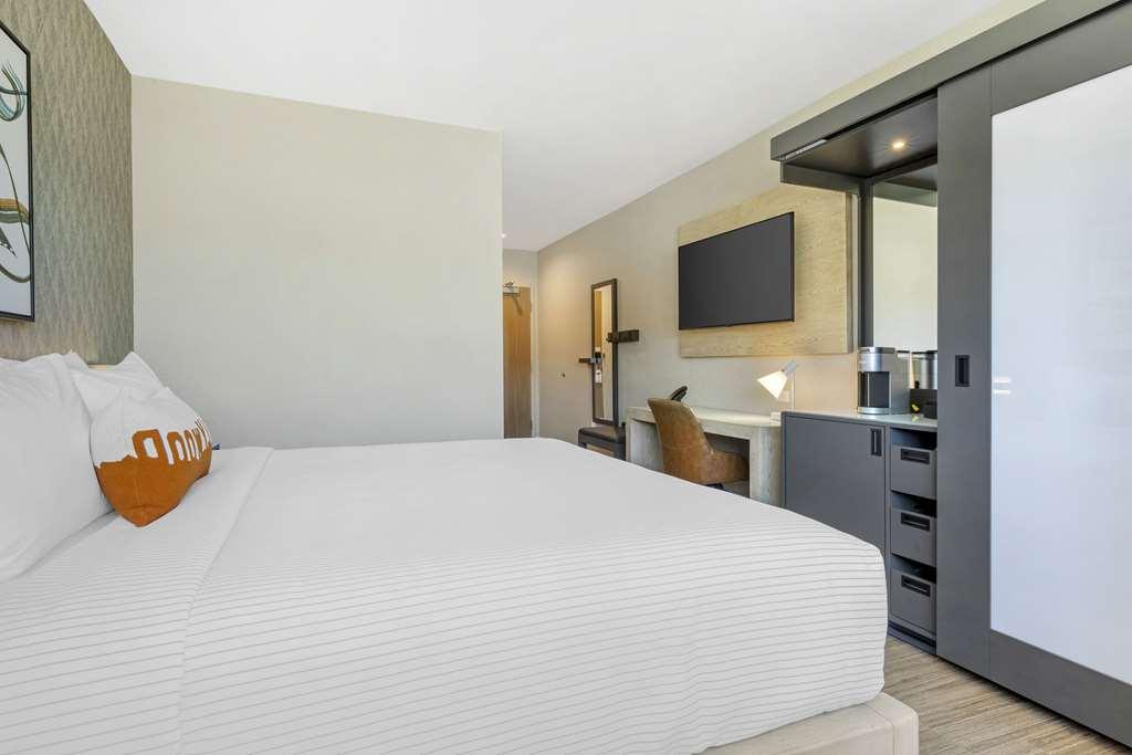 Cambria Hotel Burbank Airport Oda fotoğraf