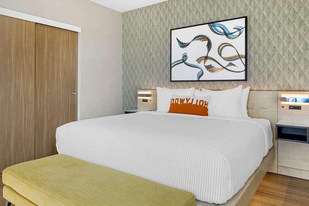 Cambria Hotel Burbank Airport Oda fotoğraf